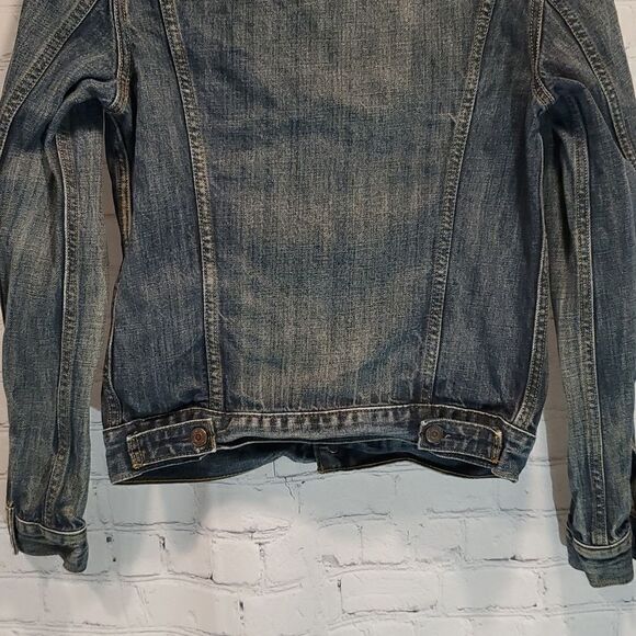Women's Levi's denim button front trucker jacket - Picture 7 of 9